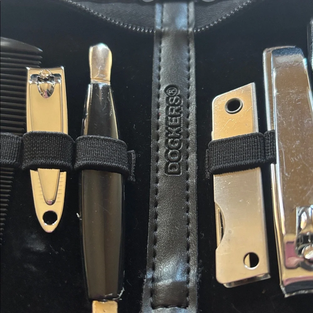 Dockers | Black Leather Zipper Case | Grooming Kit | Travel On The Go Male NWT